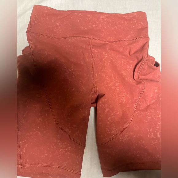 Lululemon Womans Shorts in Pristine Condition!! - Picture 6 of 16